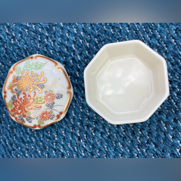SHIBATA Japan Porcelain Miniature Octagon Trinket Box with Lid - Picture 3 of 6